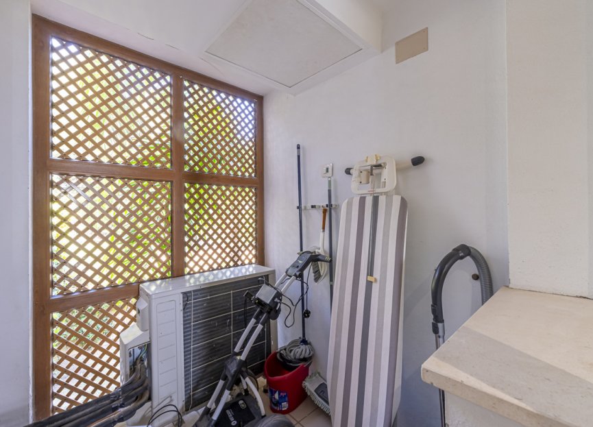 Resale - Apartment - Middle Floor Apartment - Estepona - Estepona Centro