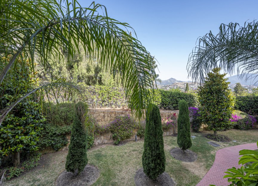 Resale - Apartment - Middle Floor Apartment - Estepona - Estepona Centro