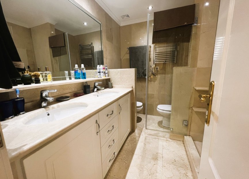 Resale - Apartment - Middle Floor Apartment - Marbella - Puerto Banús