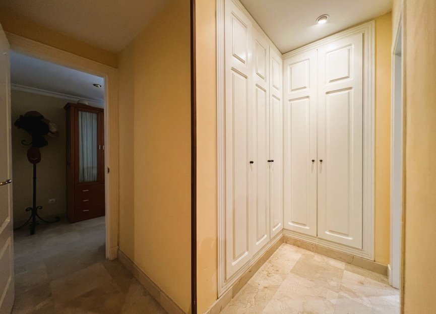 Resale - Apartment - Middle Floor Apartment - Marbella - Puerto Banús