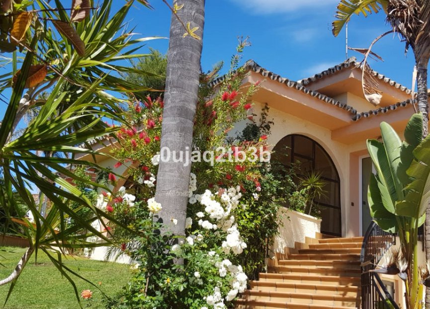Resale - House - Detached Villa - Estepona - New Golden Mile