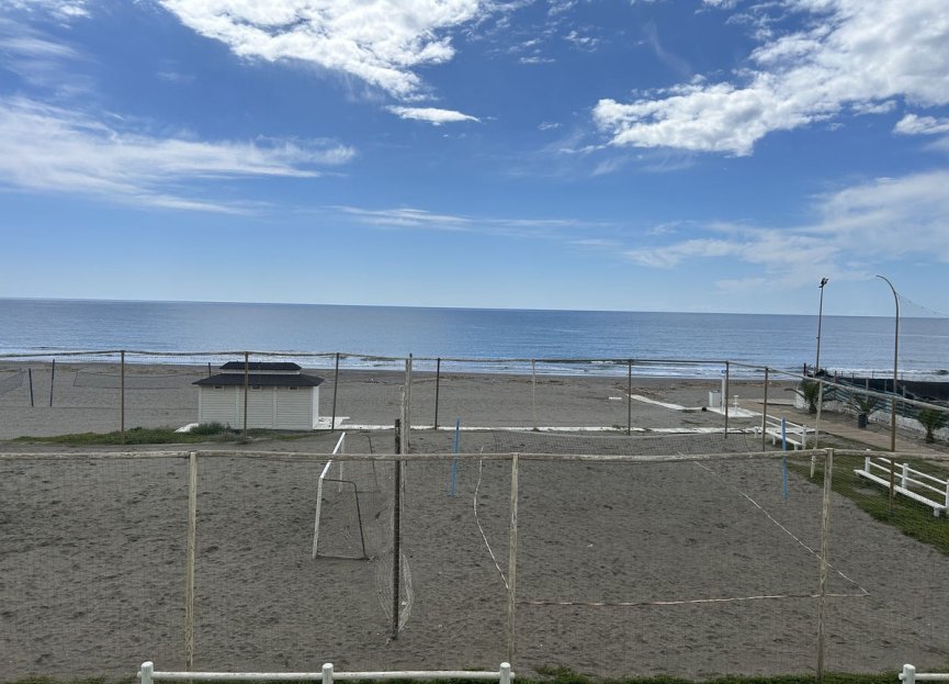 Resale - Apartment - Middle Floor Apartment - Estepona - El Morche