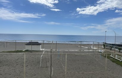 Resale - Apartment - Middle Floor Apartment - Estepona - El Morche