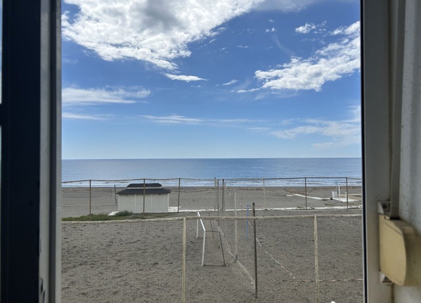 Resale - Apartment - Middle Floor Apartment - Estepona - El Morche