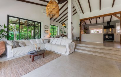 Resale - House - Detached Villa - Estepona - Atalaya