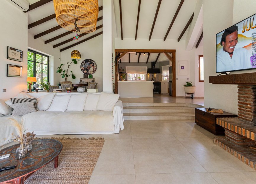 Resale - House - Detached Villa - Estepona - Atalaya