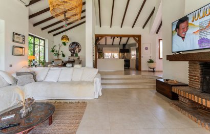 Resale - House - Detached Villa - Estepona - Atalaya