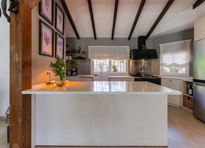 Resale - House - Detached Villa - Estepona - Atalaya