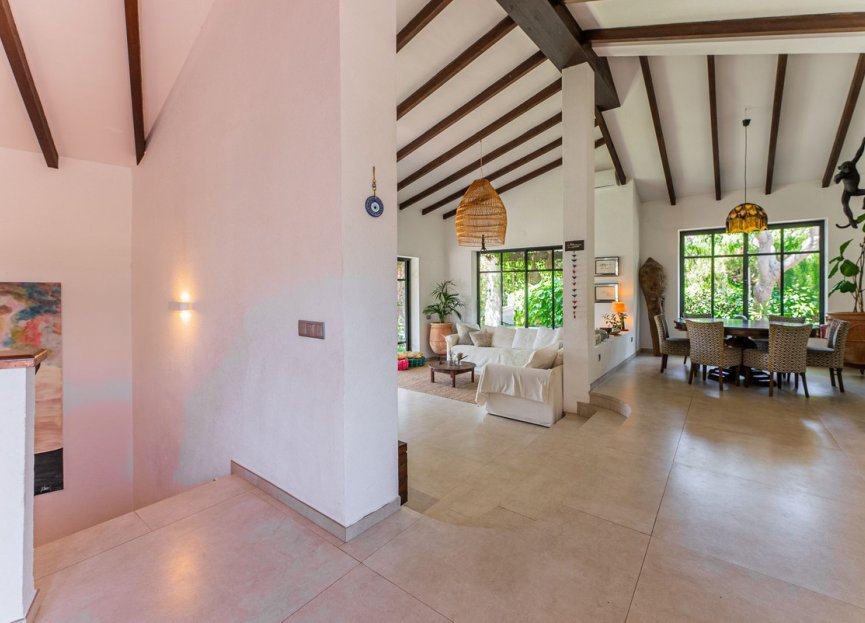 Resale - House - Detached Villa - Estepona - Atalaya