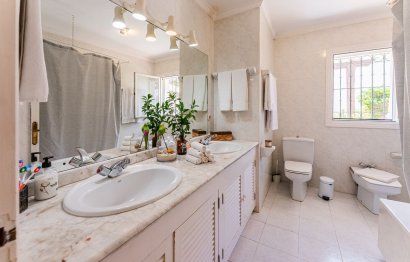 Resale - House - Detached Villa - Estepona - Atalaya