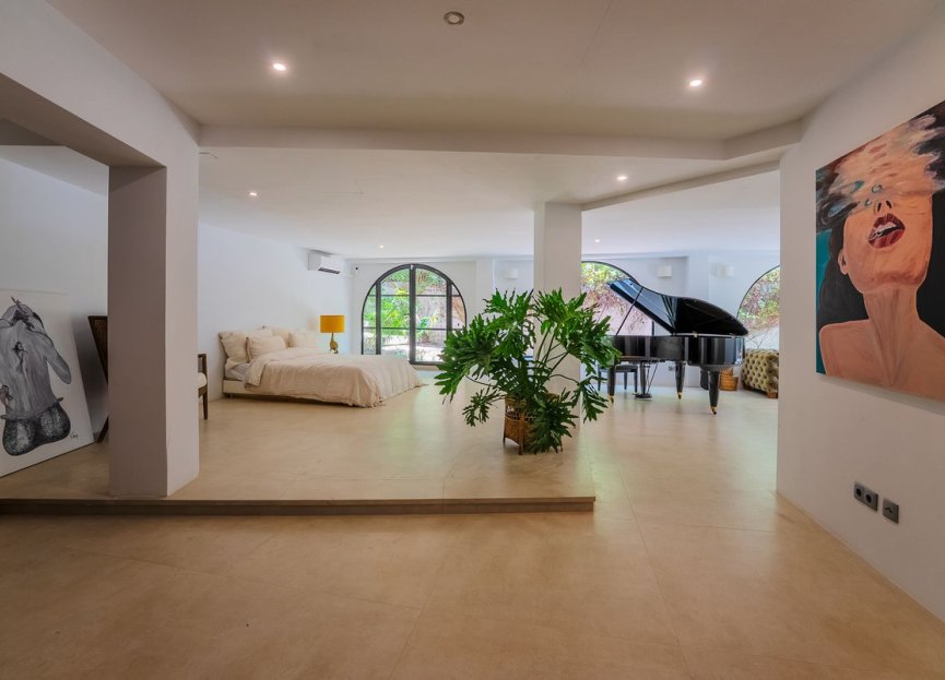 Resale - House - Detached Villa - Estepona - Atalaya