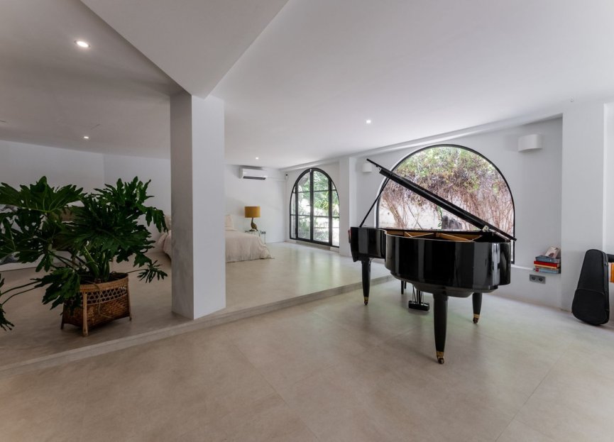 Resale - House - Detached Villa - Estepona - Atalaya