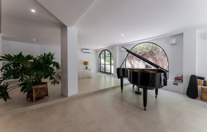 Resale - House - Detached Villa - Estepona - Atalaya