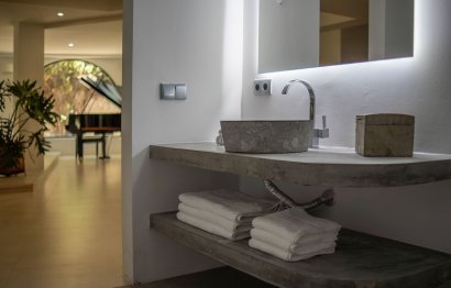 Resale - House - Detached Villa - Estepona - Atalaya