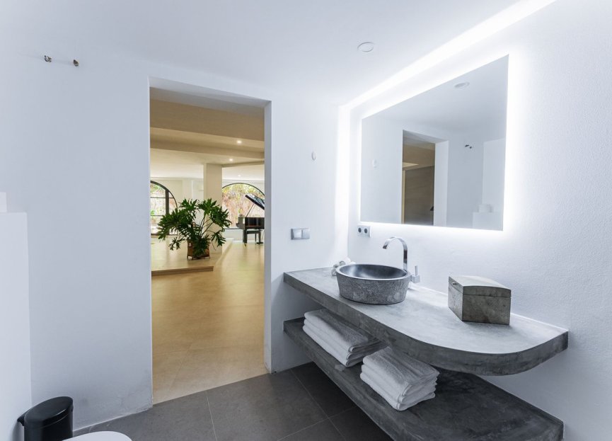 Resale - House - Detached Villa - Estepona - Atalaya