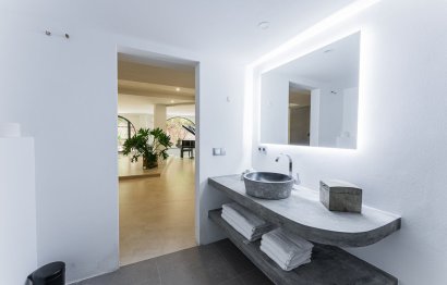 Resale - House - Detached Villa - Estepona - Atalaya