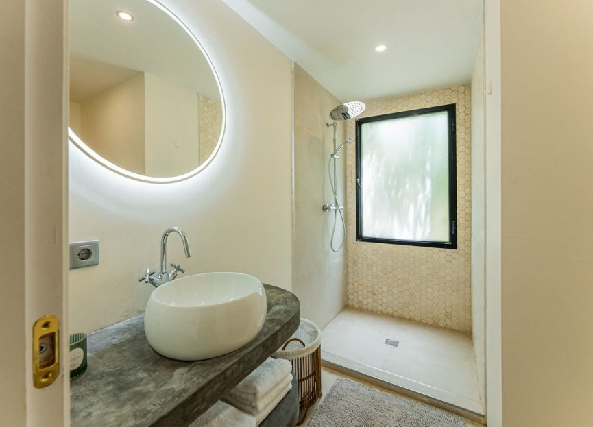 Resale - House - Detached Villa - Estepona - Atalaya