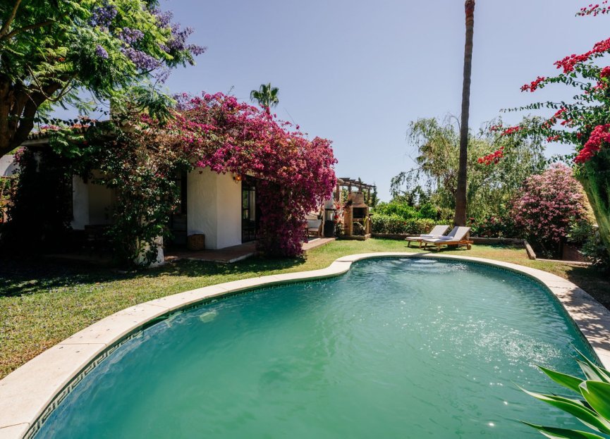 Resale - House - Detached Villa - Estepona - Atalaya