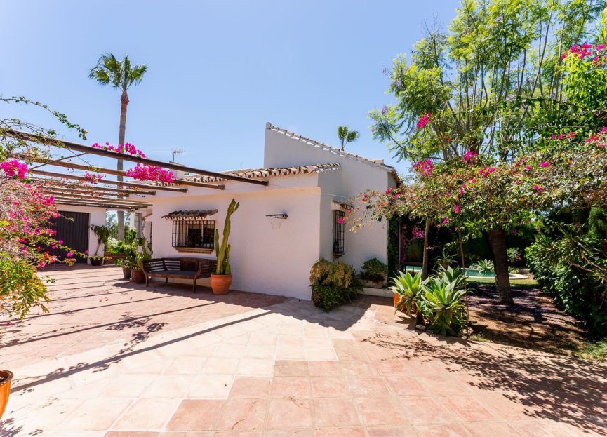 Resale - House - Detached Villa - Estepona - Atalaya