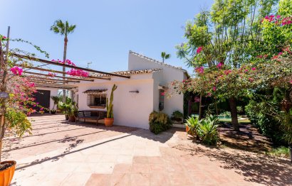 Resale - House - Detached Villa - Estepona - Atalaya