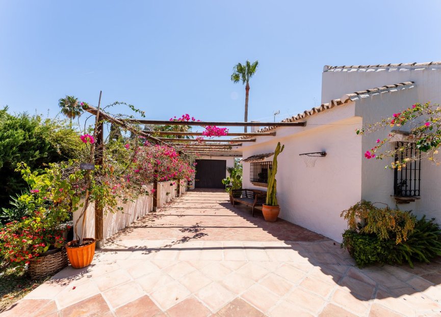 Resale - House - Detached Villa - Estepona - Atalaya