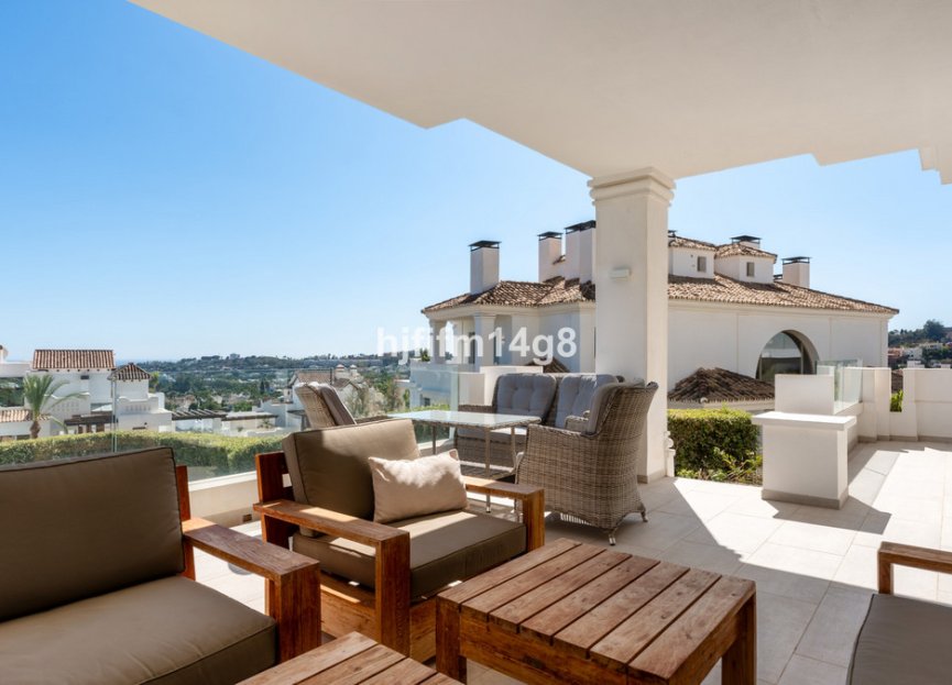 Resale - Apartment - Middle Floor Apartment - Marbella - Nueva Andalucia