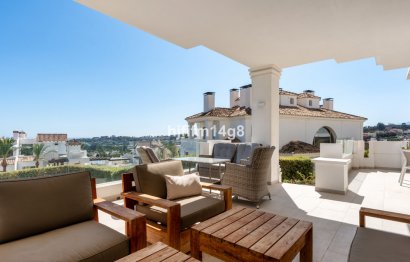 Resale - Apartment - Middle Floor Apartment - Marbella - Nueva Andalucia