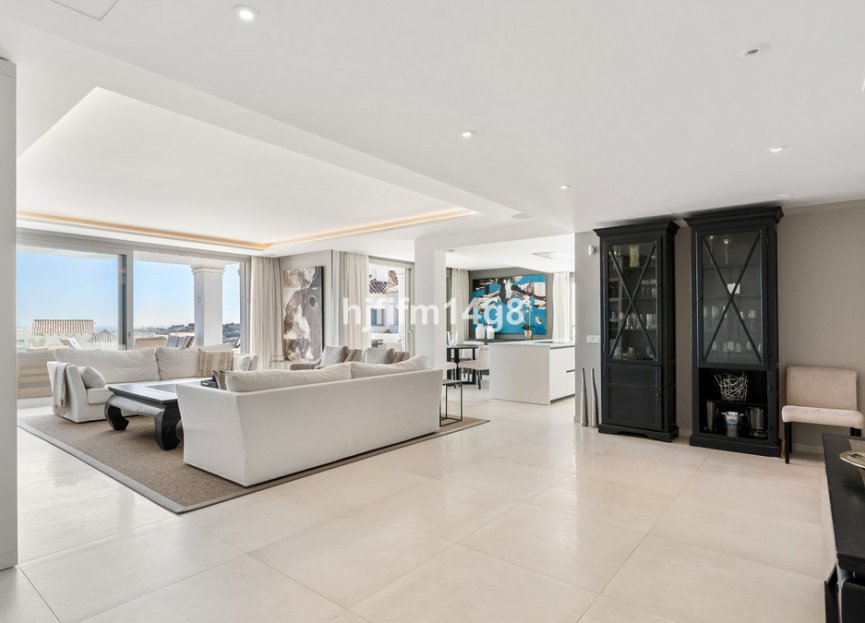 Resale - Apartment - Middle Floor Apartment - Marbella - Nueva Andalucia