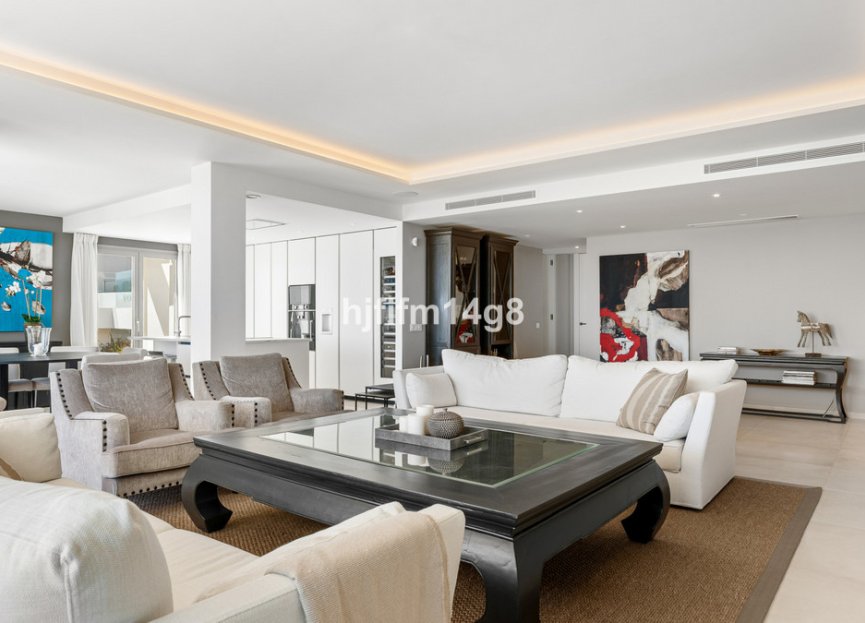 Resale - Apartment - Middle Floor Apartment - Marbella - Nueva Andalucia