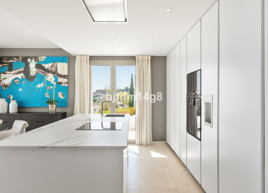 Resale - Apartment - Middle Floor Apartment - Marbella - Nueva Andalucia