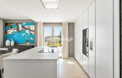 Resale - Apartment - Middle Floor Apartment - Marbella - Nueva Andalucia