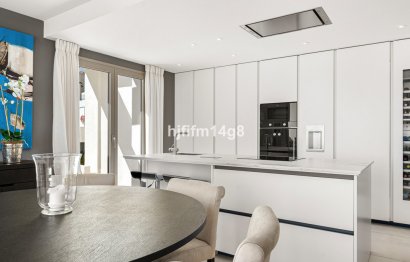 Resale - Apartment - Middle Floor Apartment - Marbella - Nueva Andalucia