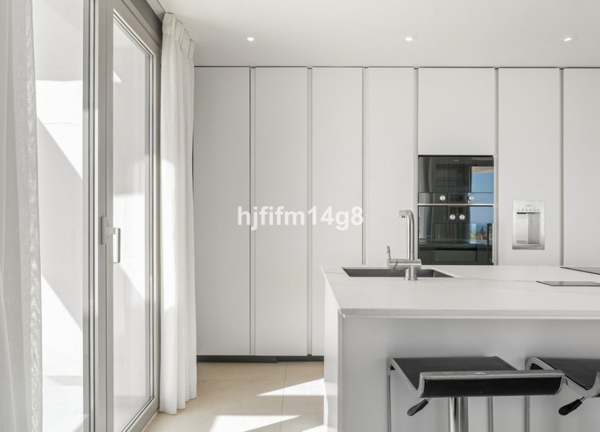 Resale - Apartment - Middle Floor Apartment - Marbella - Nueva Andalucia