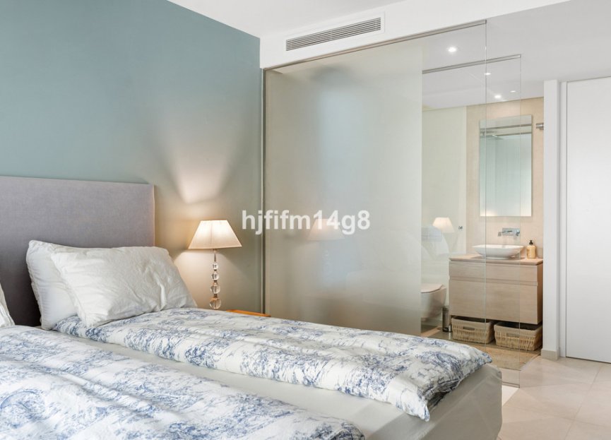 Resale - Apartment - Middle Floor Apartment - Marbella - Nueva Andalucia