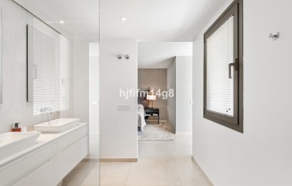 Resale - Apartment - Middle Floor Apartment - Marbella - Nueva Andalucia