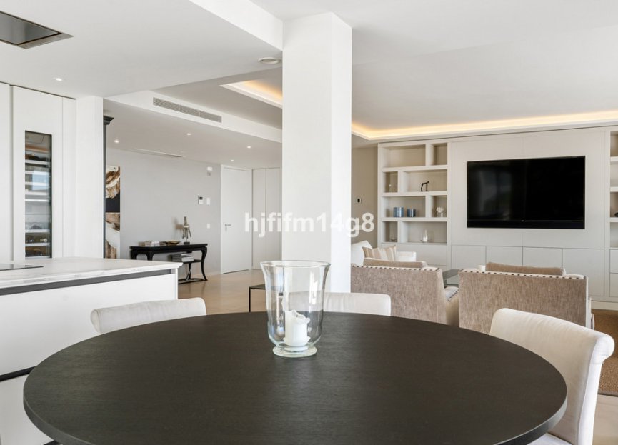 Resale - Apartment - Middle Floor Apartment - Marbella - Nueva Andalucia