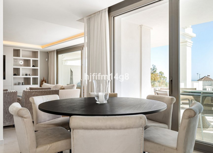 Resale - Apartment - Middle Floor Apartment - Marbella - Nueva Andalucia