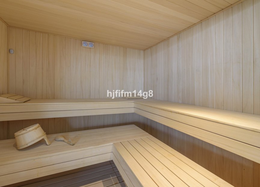 Resale - Apartment - Middle Floor Apartment - Marbella - Nueva Andalucia