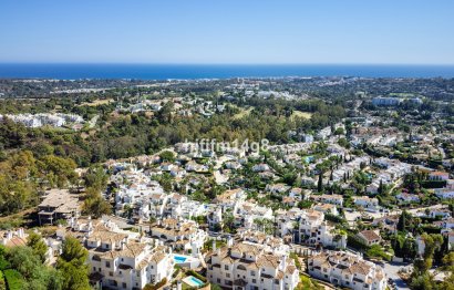 Resale - Apartment - Middle Floor Apartment - Marbella - Nueva Andalucia