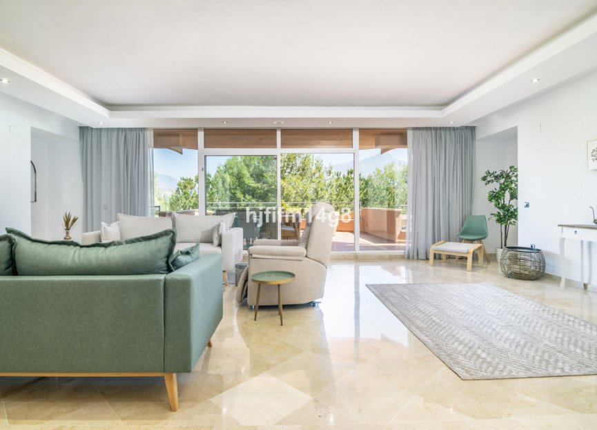 Resale - Apartment - Middle Floor Apartment - Marbella - Nueva Andalucia