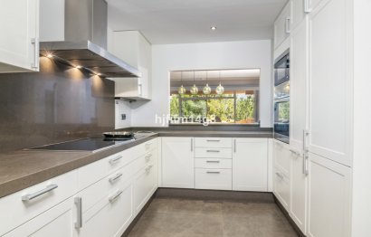 Resale - Apartment - Middle Floor Apartment - Marbella - Nueva Andalucia