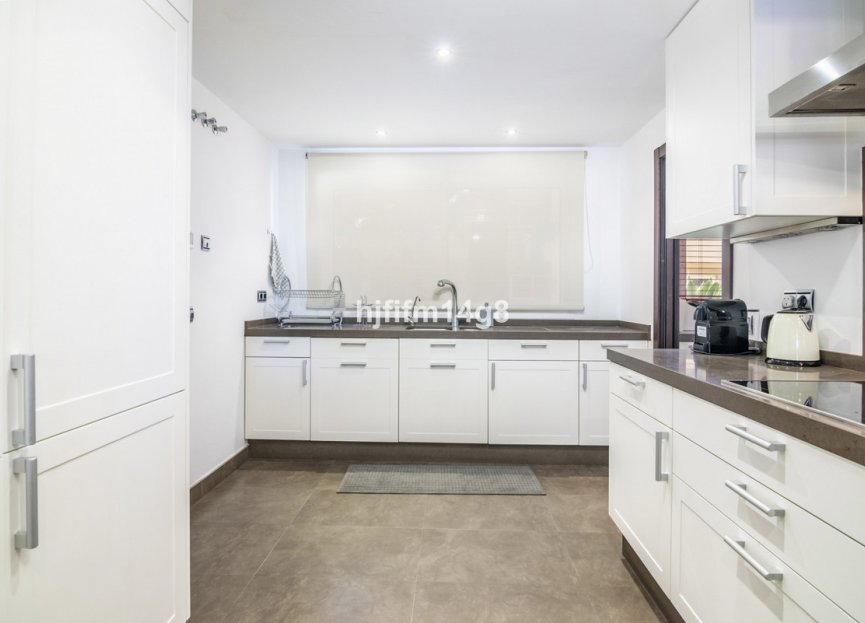 Resale - Apartment - Middle Floor Apartment - Marbella - Nueva Andalucia