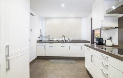 Resale - Apartment - Middle Floor Apartment - Marbella - Nueva Andalucia