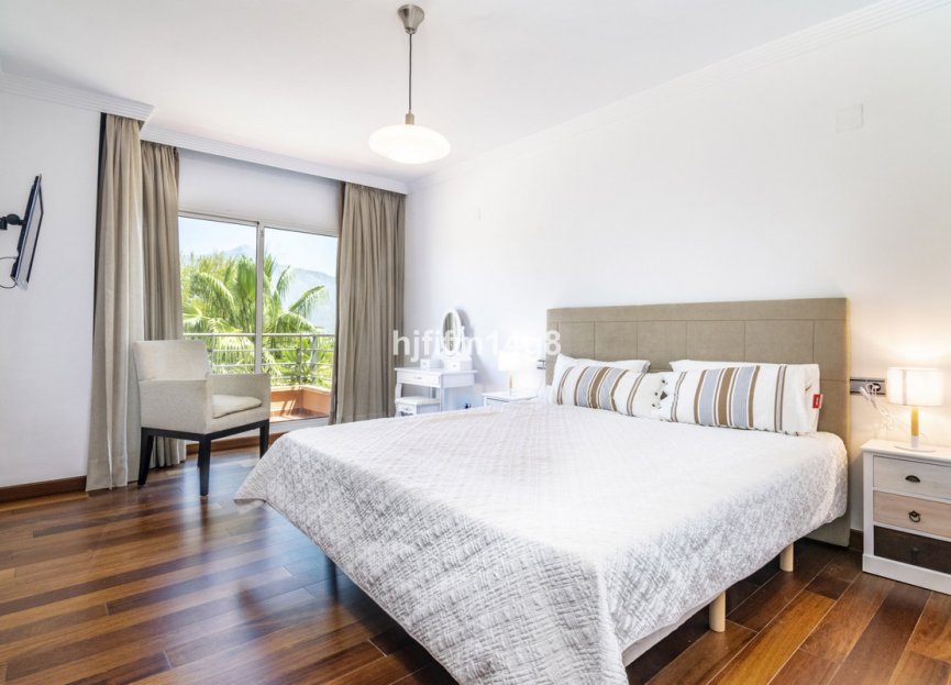 Resale - Apartment - Middle Floor Apartment - Marbella - Nueva Andalucia