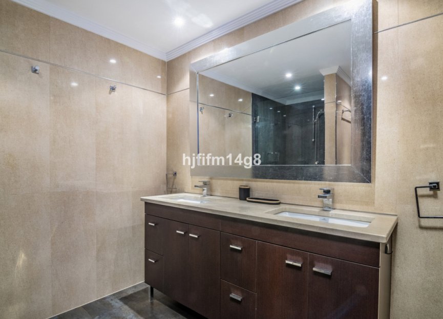 Resale - Apartment - Middle Floor Apartment - Marbella - Nueva Andalucia