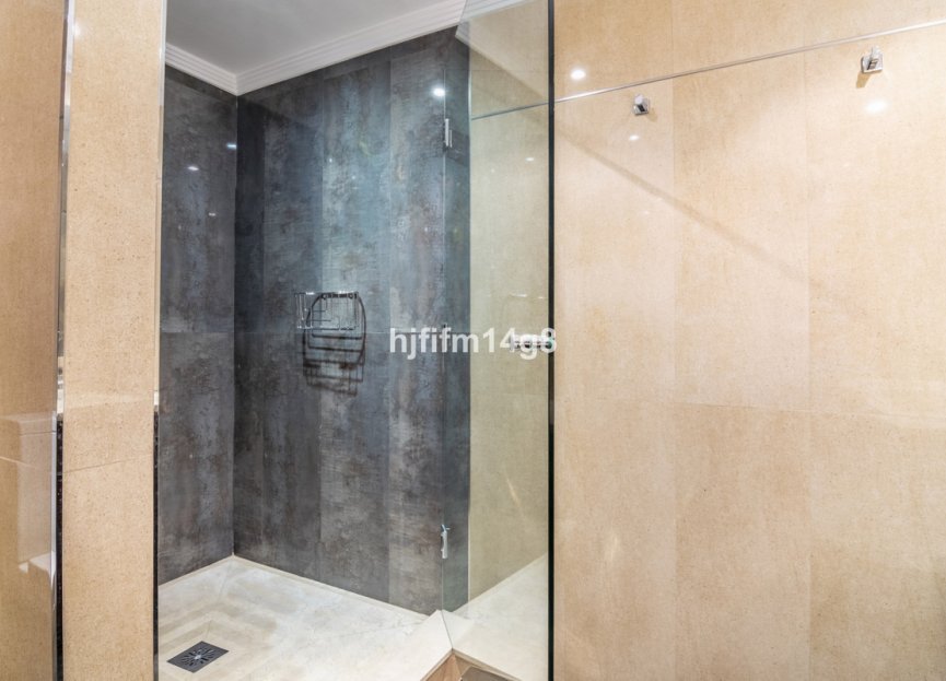 Resale - Apartment - Middle Floor Apartment - Marbella - Nueva Andalucia