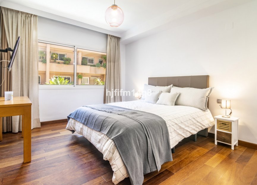 Resale - Apartment - Middle Floor Apartment - Marbella - Nueva Andalucia