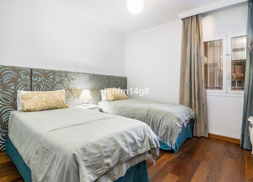 Resale - Apartment - Middle Floor Apartment - Marbella - Nueva Andalucia