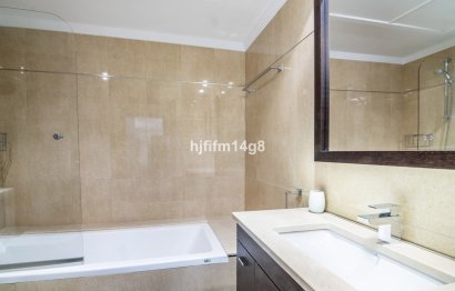 Resale - Apartment - Middle Floor Apartment - Marbella - Nueva Andalucia