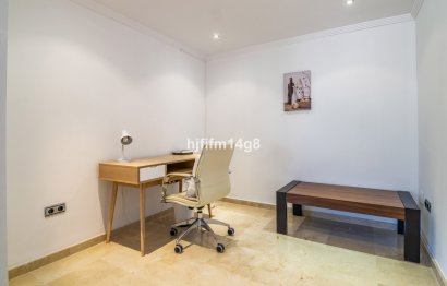 Resale - Apartment - Middle Floor Apartment - Marbella - Nueva Andalucia